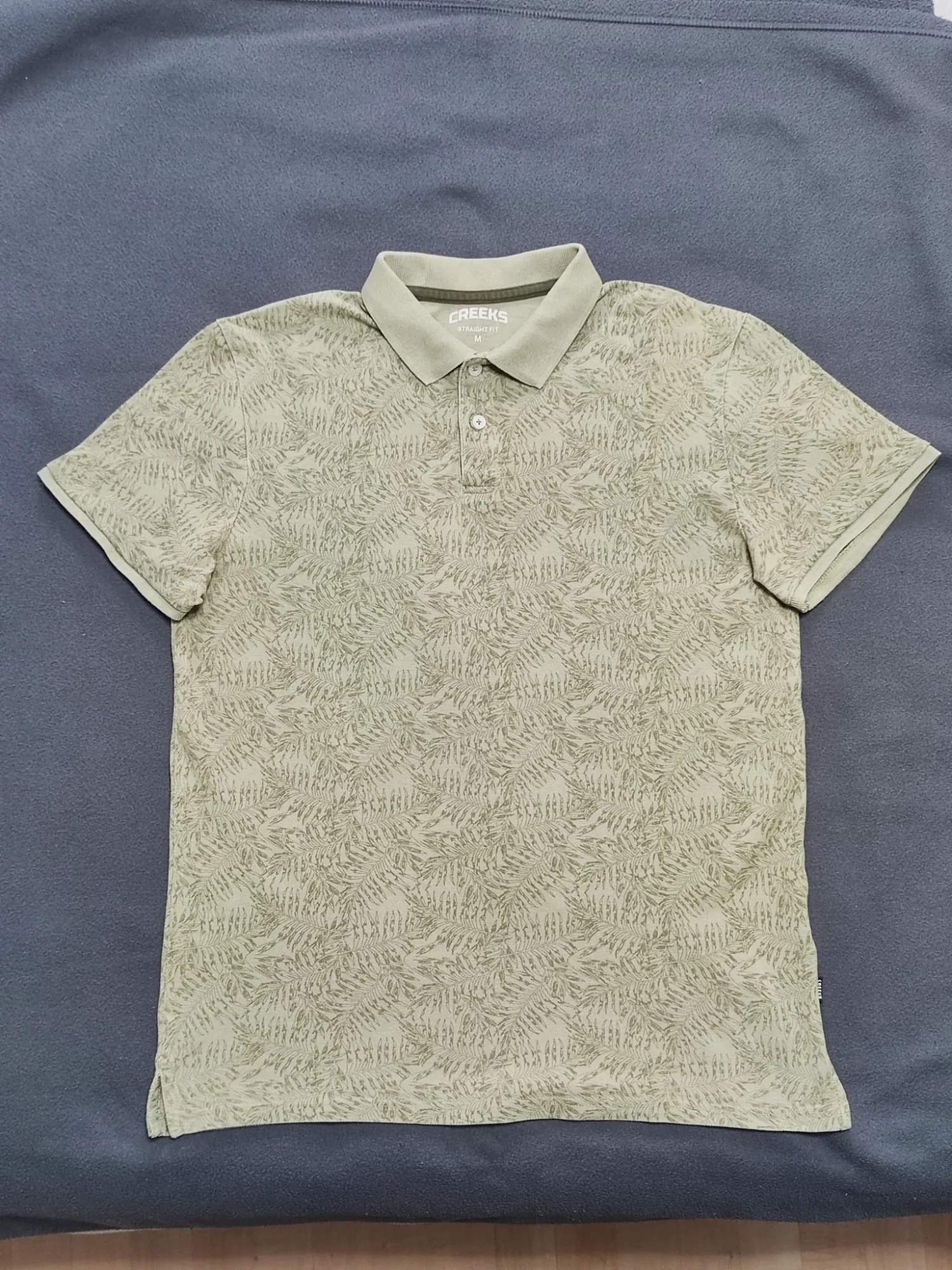 Polo imprimé feuillage vert sauge