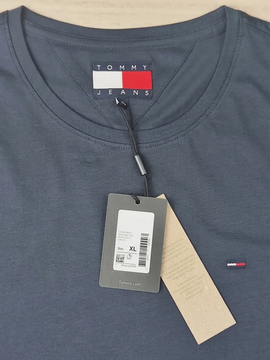 T-shirt Tommy Jeans bleu marine taille XL neuf avec étiquette – Tommy Jeans – taille XL 4