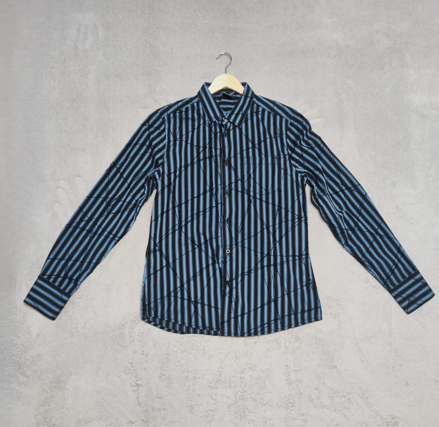 Chemise rayée à manches longues bleu et noir