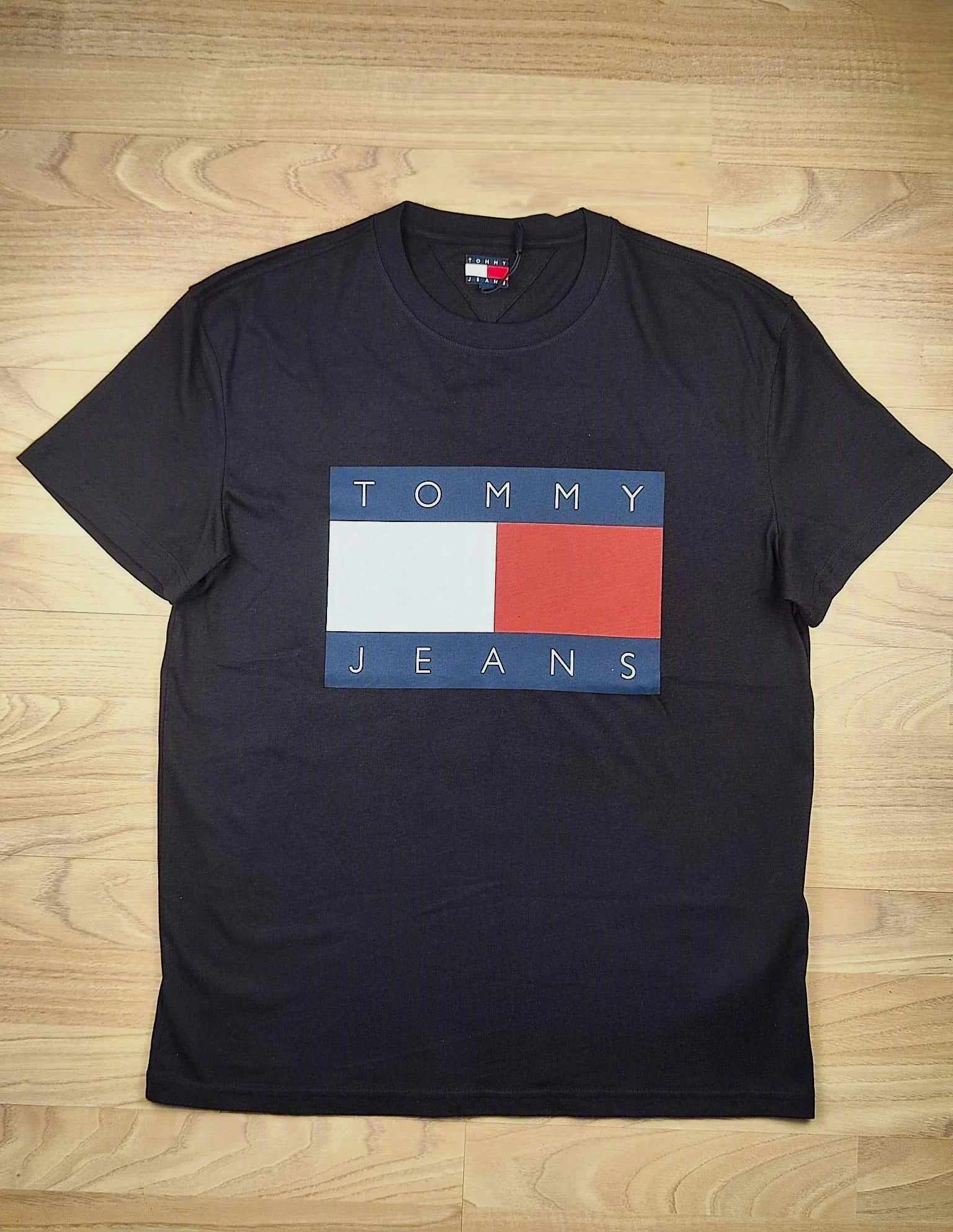 T-shirt Tommy Jeans noir à logo