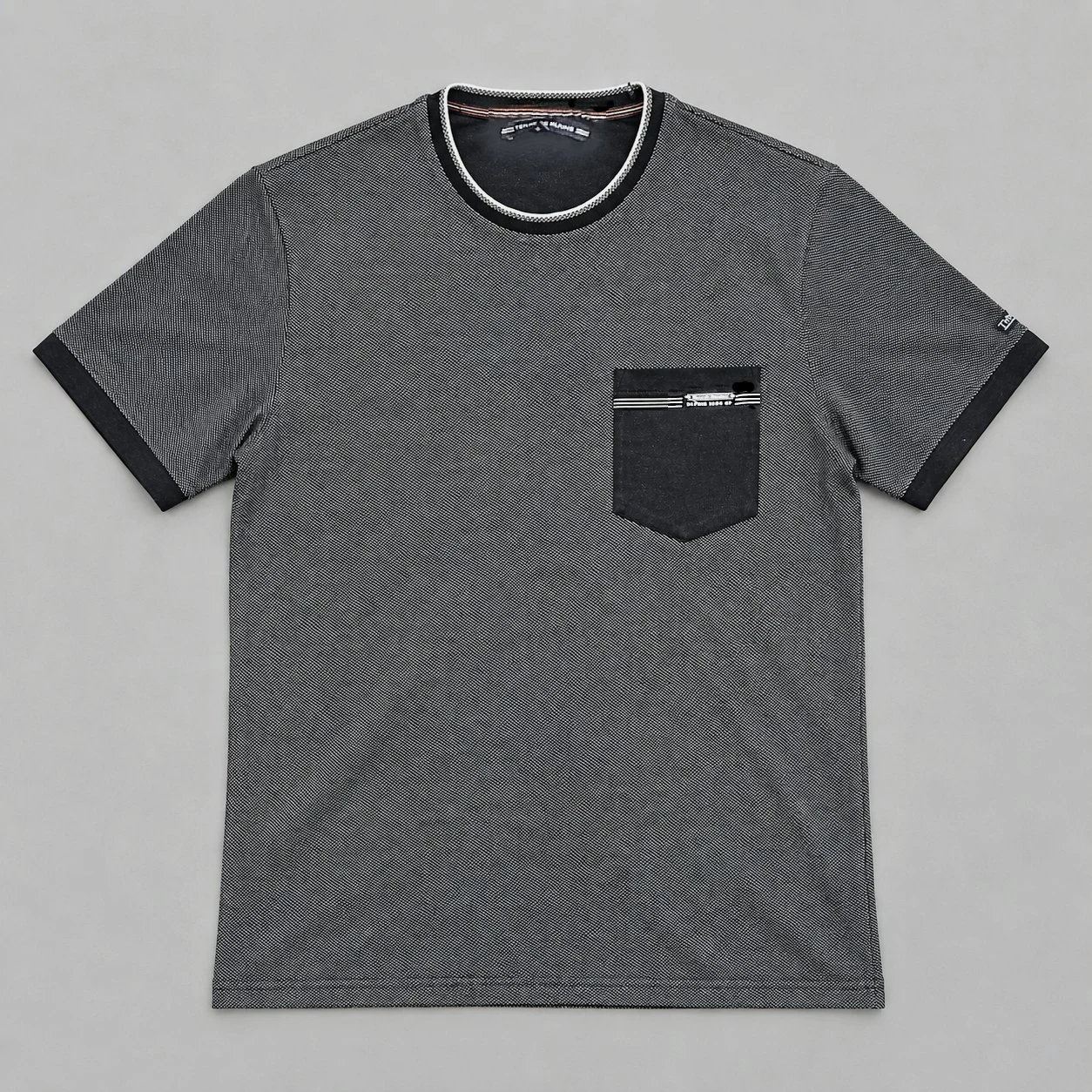 T-shirt Terre de Marins noir à poche
