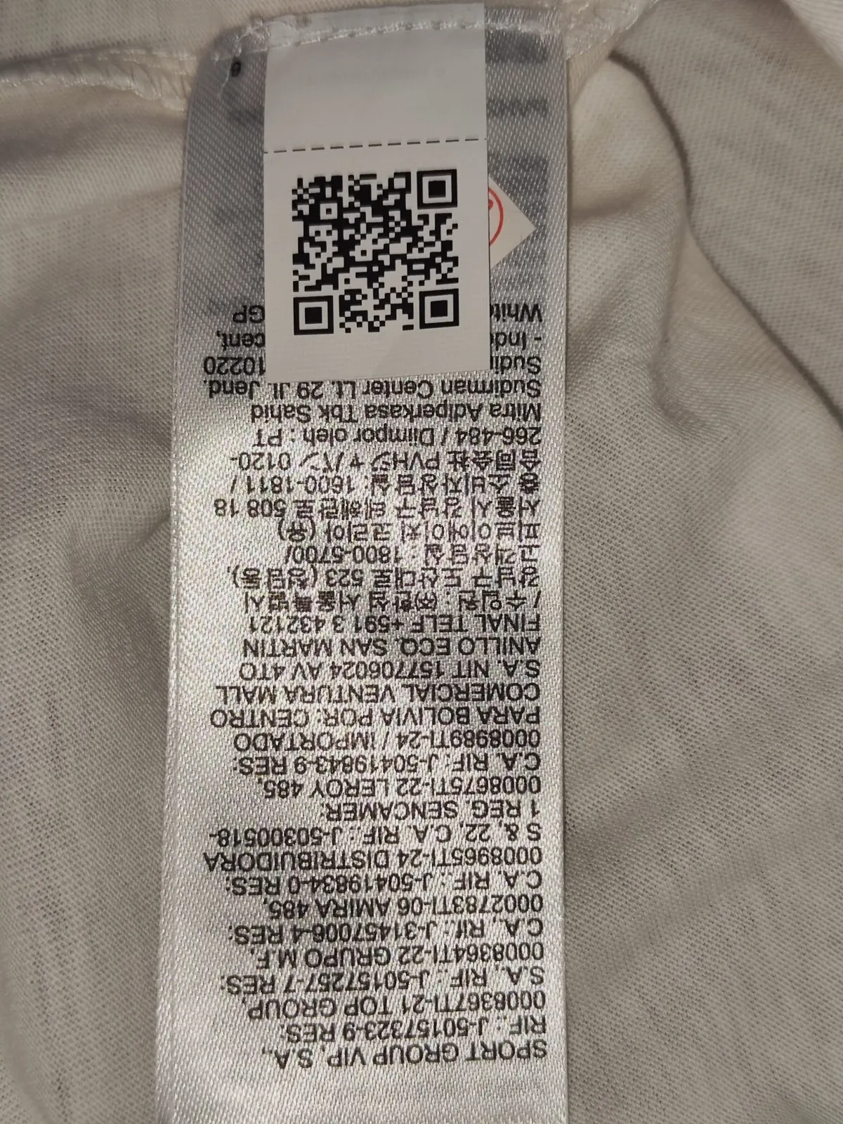 T-shirt Tommy Jeans blanc imprimé taille M – Tommy Hilfiger – taille M 8