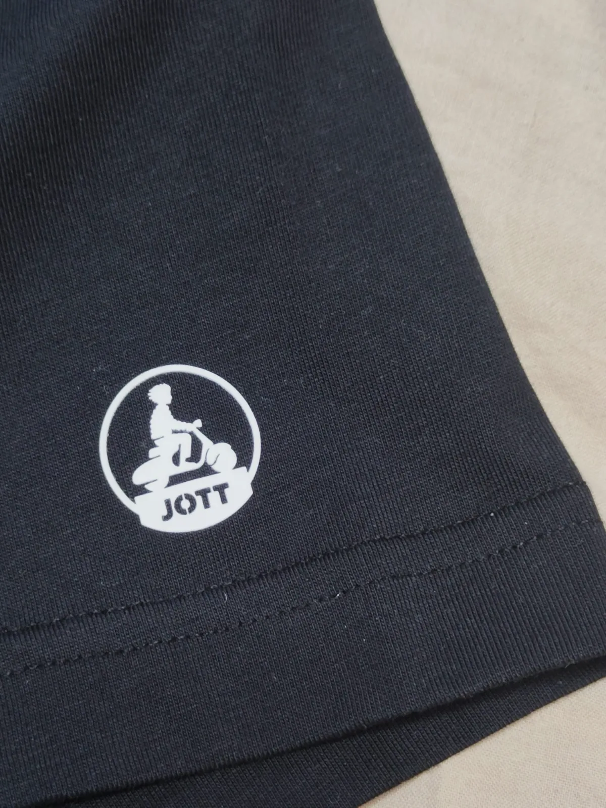 T-shirt noir imprimé JOTT – JOTT – taille L 4