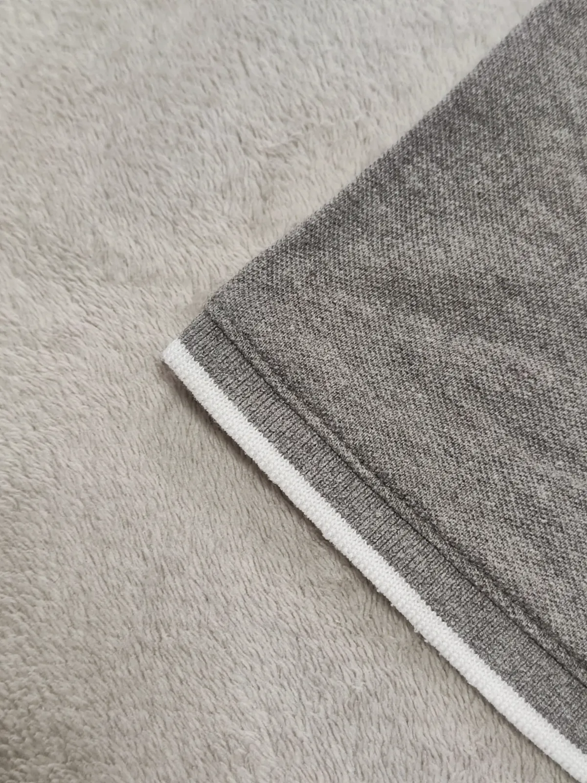 Polo gris à manches courtes – pas de marque – taille M 3