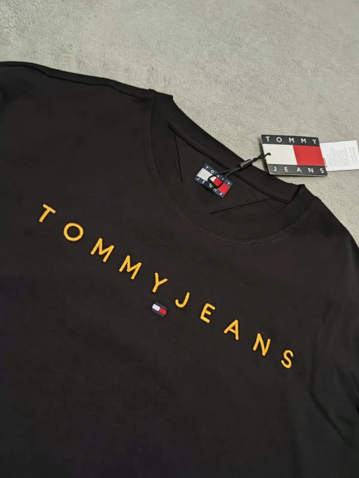 T-shirt noir Tommy Jeans avec logo brodé – Tommy Jeans – taille XL 2