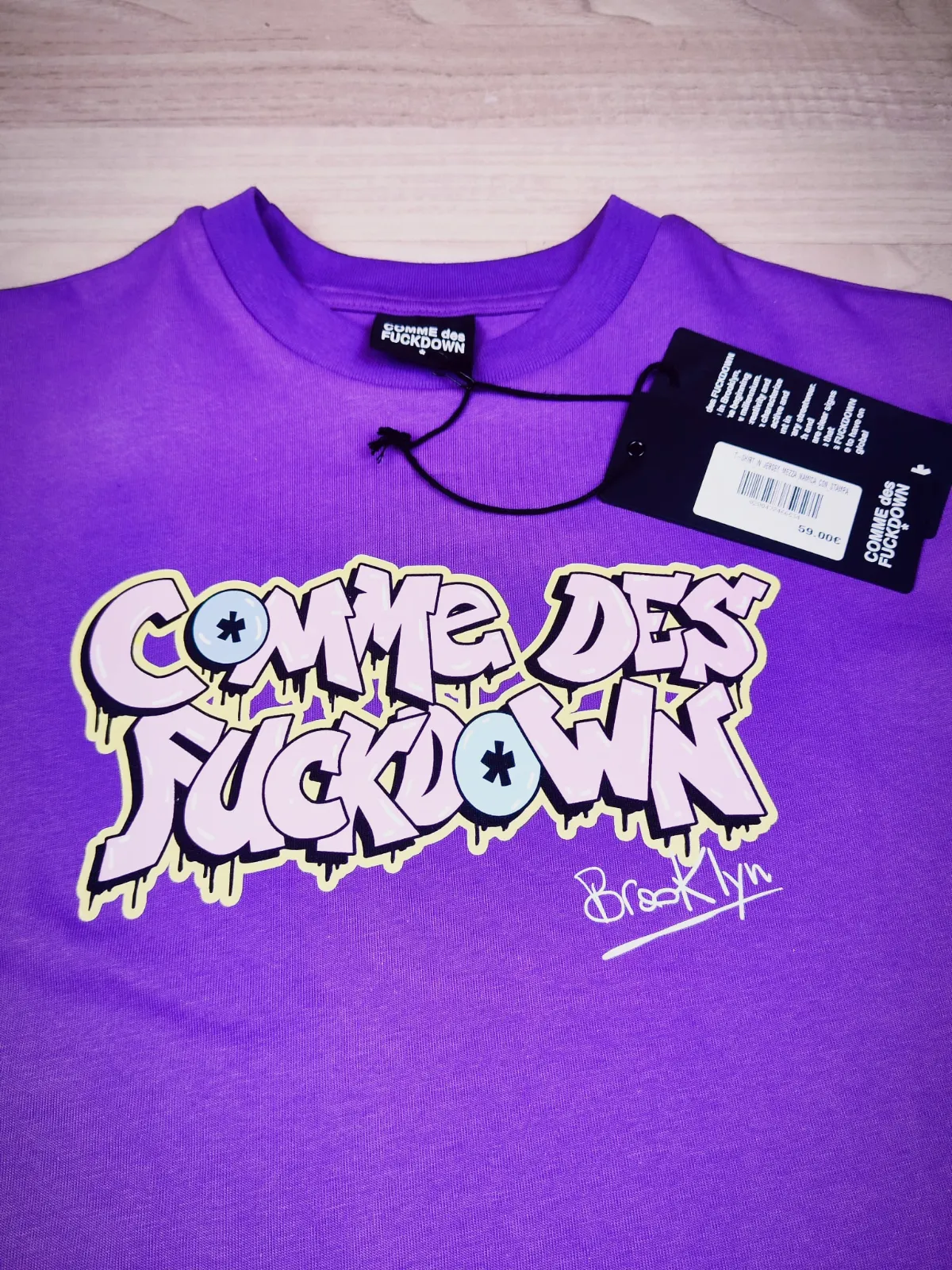 T-shirt Comme des Fuckdown violet imprimé graffiti – Comme des Fuckdown – taille S 2