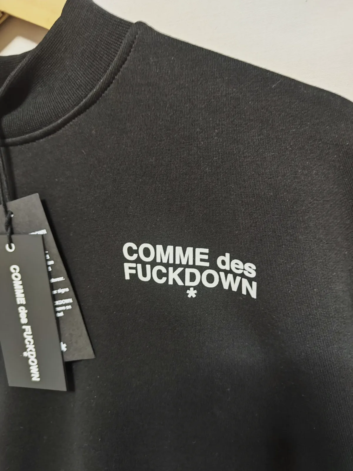 Sweat-shirt cropped Comme des Fuckdown noir – Comme des Fuckdown – taille XS 4