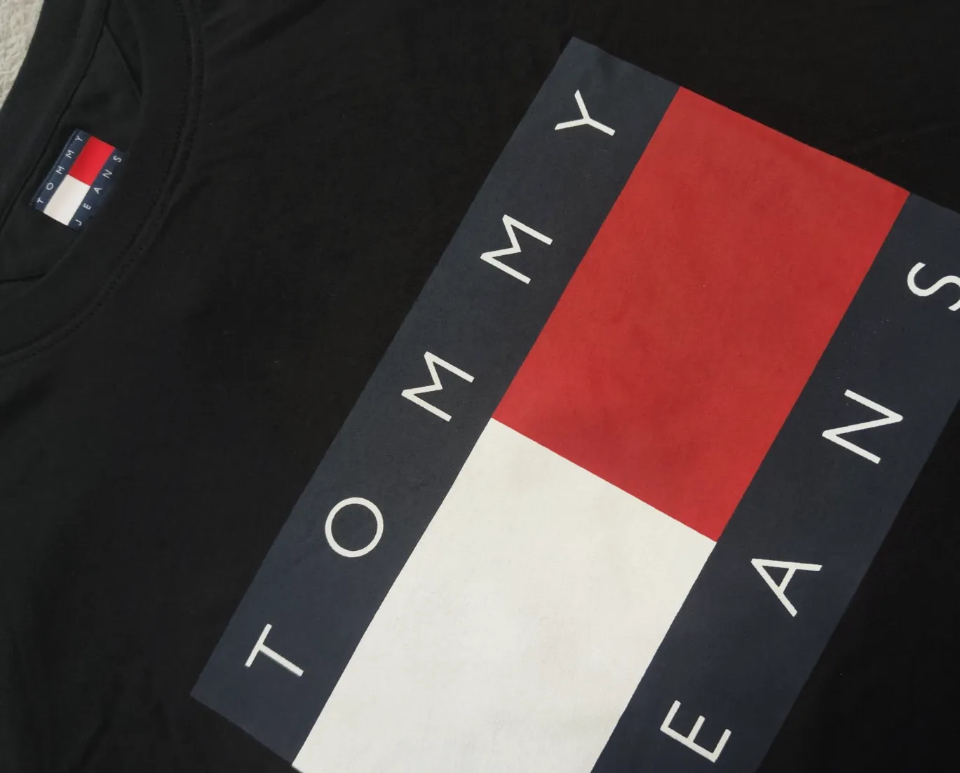 T-shirt Tommy Jeans Noir Logo – Tommy Jeans – taille L 3