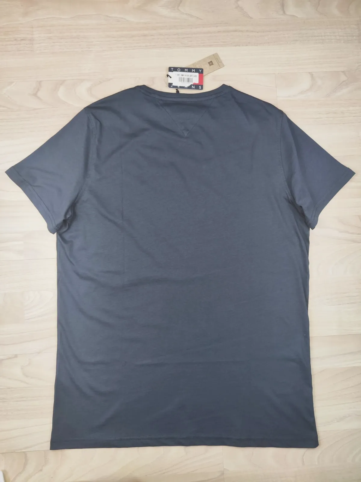 T-shirt Tommy Jeans bleu marine taille XL neuf avec étiquette – Tommy Jeans – taille XL 2