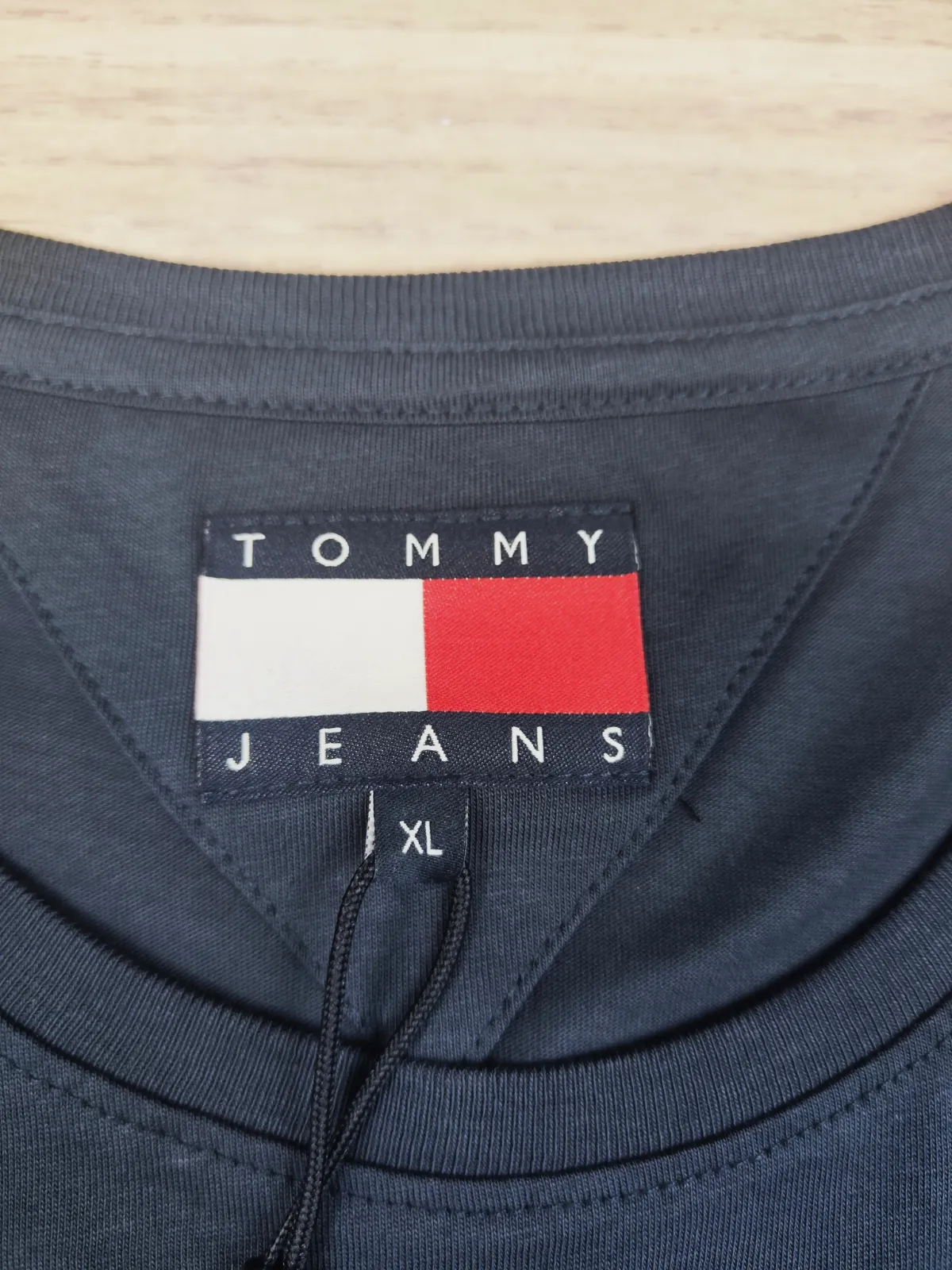 T-shirt Tommy Jeans bleu marine taille XL neuf avec étiquette – Tommy Jeans – taille XL 3