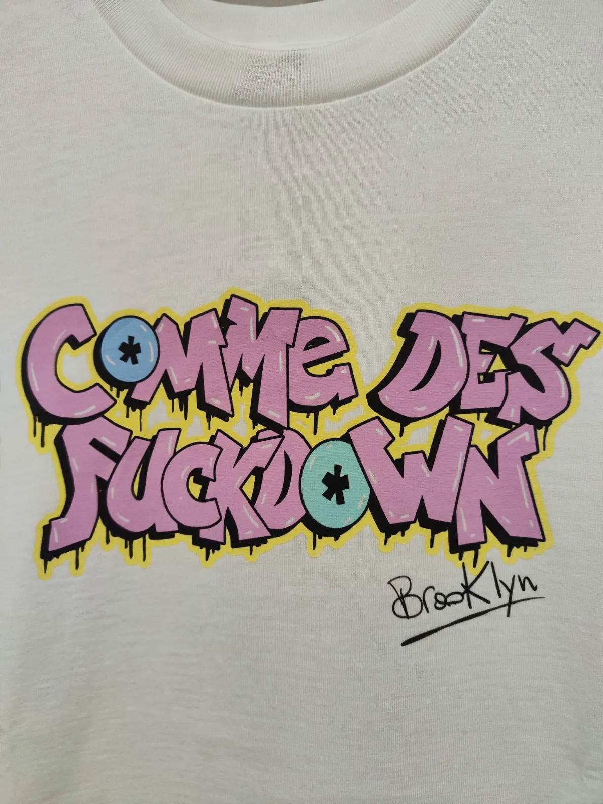 T-shirt blanc Comme des Fuckdown imprimé graffiti – Comme des Fuckdown – taille L 4