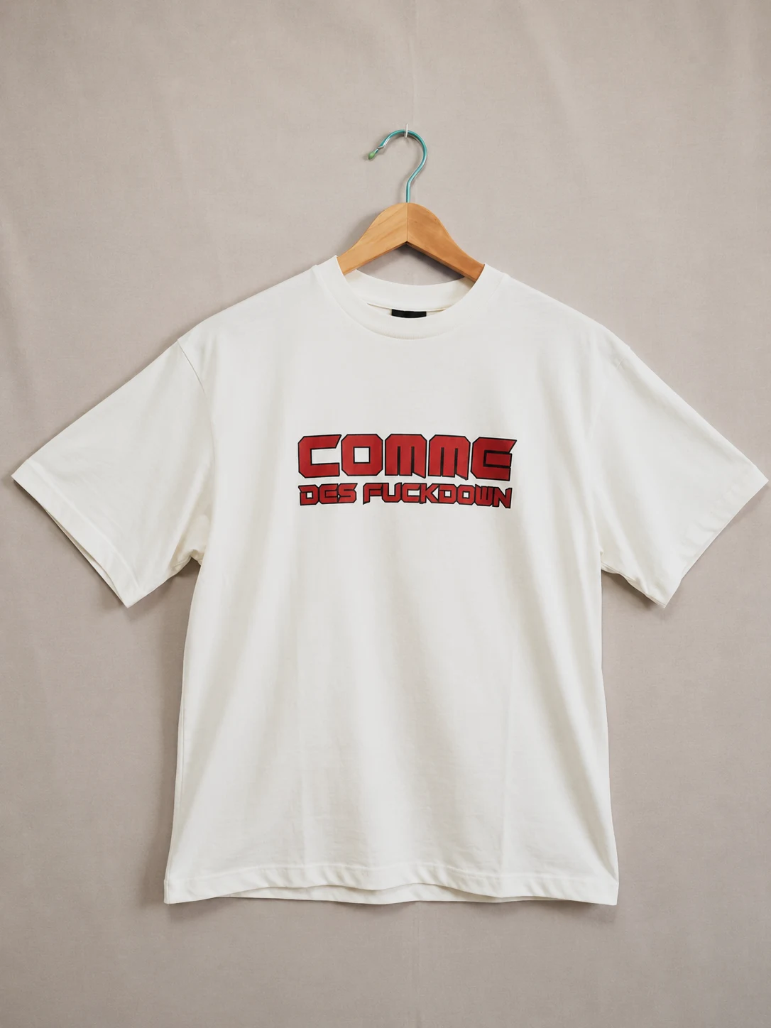 T-shirt blanc Comme des Fuckdown