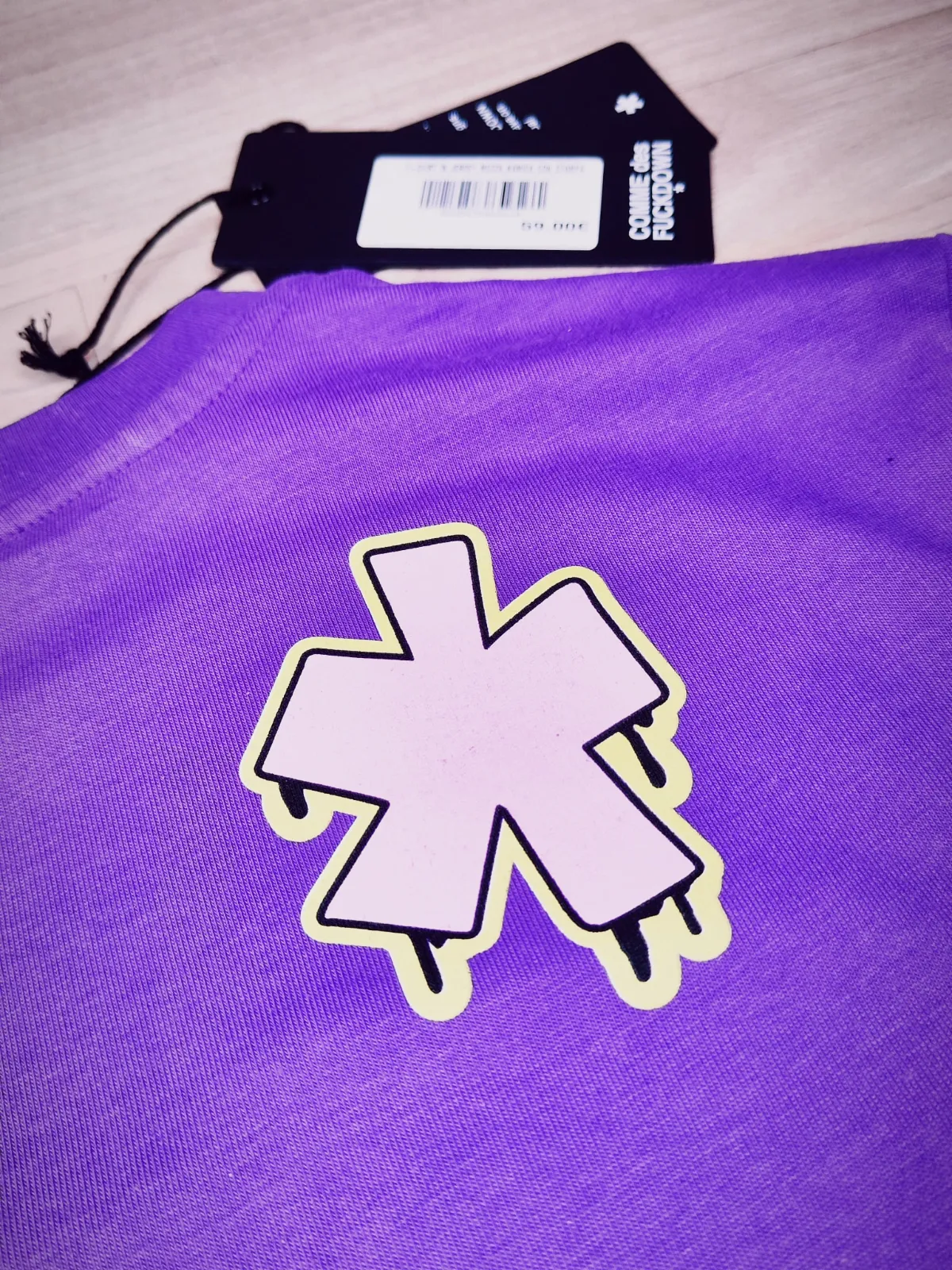T-shirt Comme des Fuckdown violet imprimé graffiti – Comme des Fuckdown – taille S 4