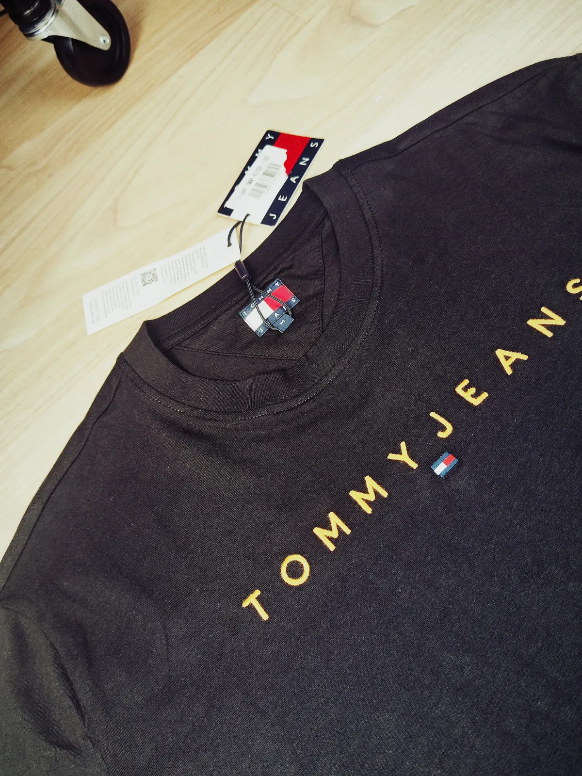 T-shirt noir Tommy Jeans taille M neuf – Tommy Hilfiger – taille M 2