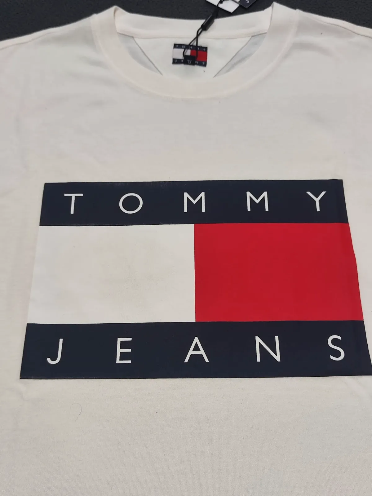 T-shirt Tommy Jeans Blanc avec Grand Logo – Tommy Jeans – taille XL 2