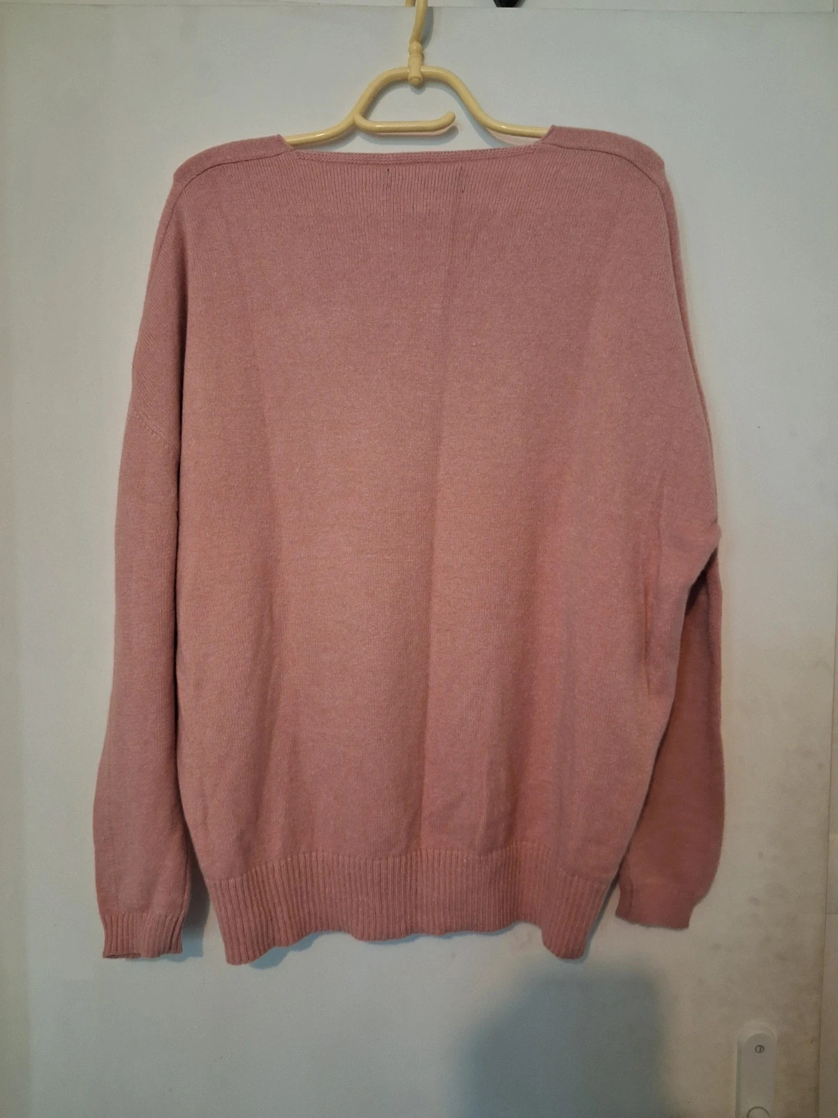 Pull col V sarah john Rose Neuf étiqueté TU (Prix Neuf 32€) – Sarah John – taille Taille unique 2