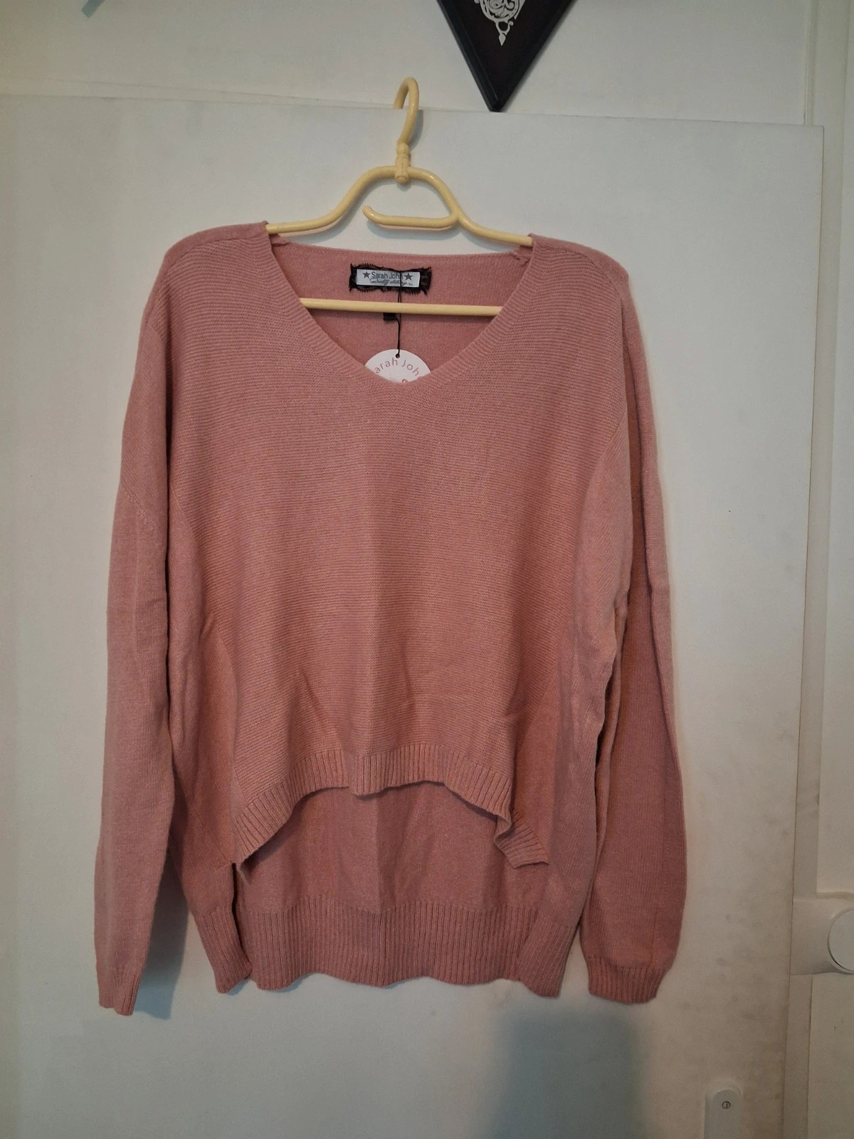 Pull col V sarah john Rose Neuf étiqueté TU (Prix Neuf 32€)