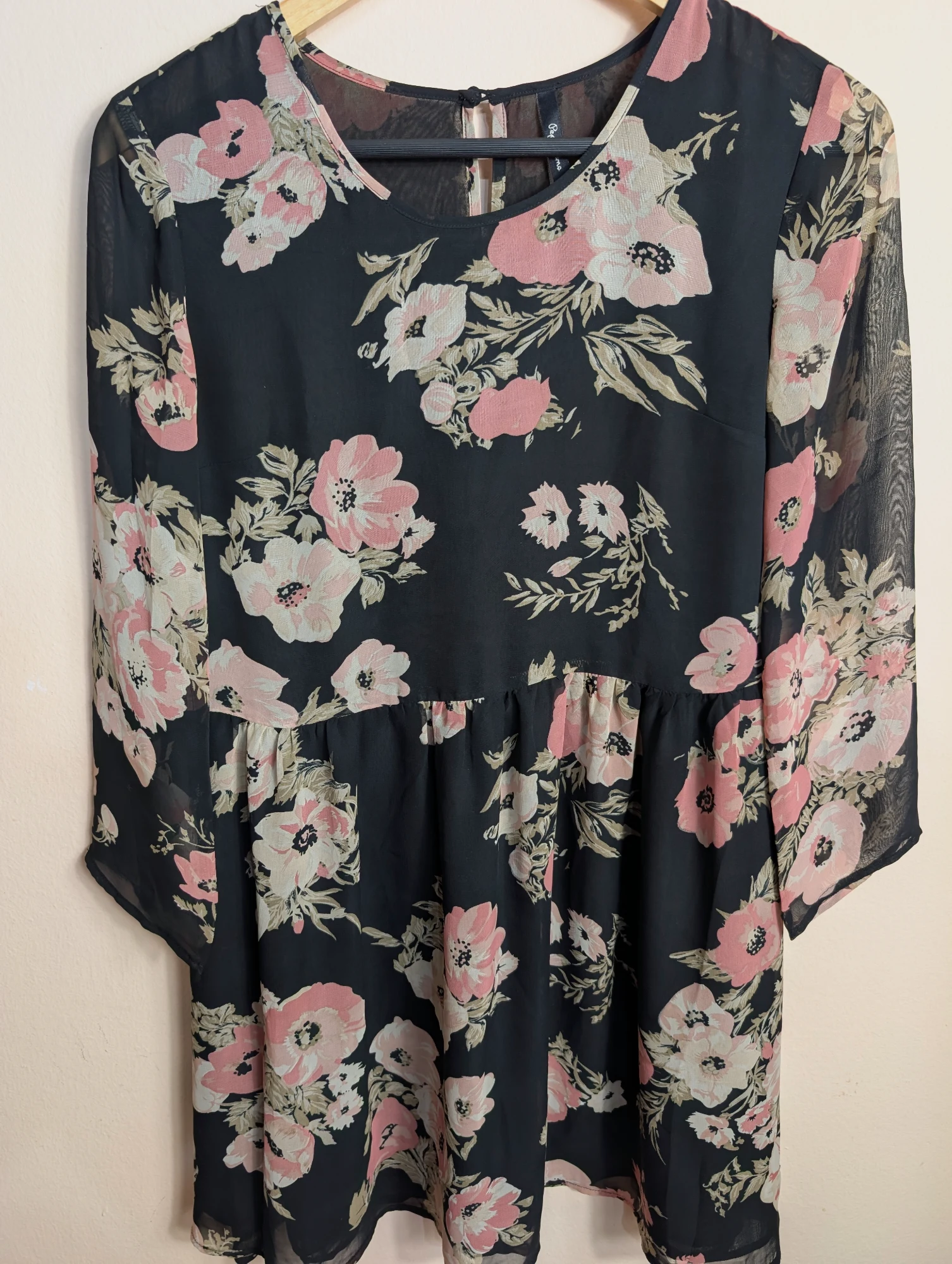 Vestido corto floreado gasa ligera