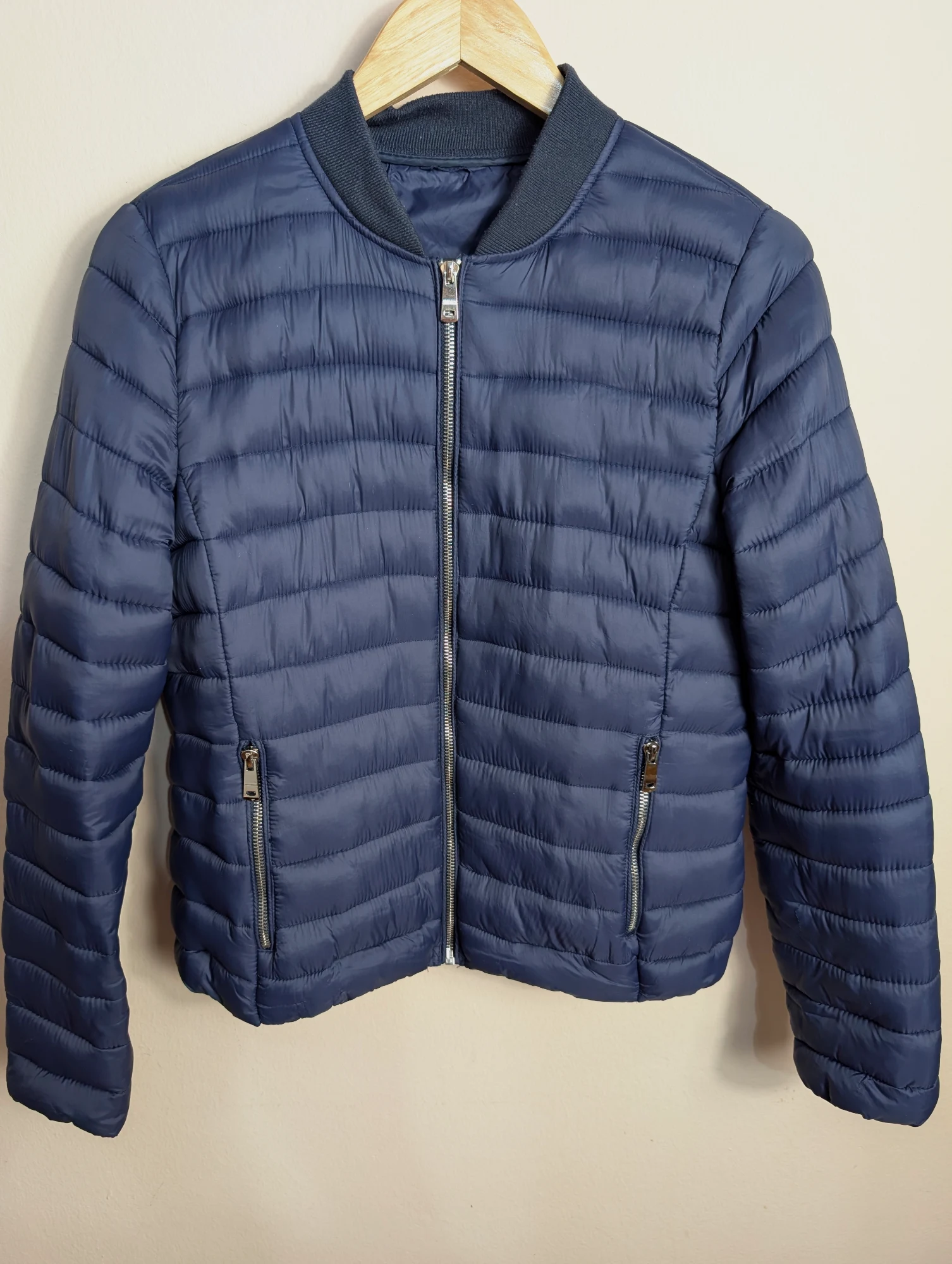 Chaqueta acolchada azul marino con cremallera – Sin marca – taille S
