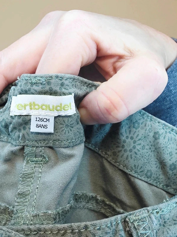Pantalon cargo fille – Vert kaki à motifs🍀🍀 – Vertbaudet – taille 8 ans / 128 cm 5