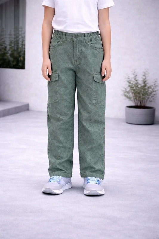 Pantalon cargo fille – Vert kaki à motifs🍀🍀 – Vertbaudet – taille 8 ans / 128 cm