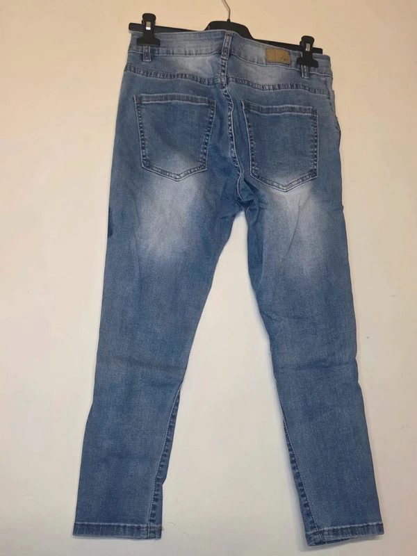 Jean bleu destroy patchwork – T36🍀🍀 – KATE – taille S / 36 / 8 4