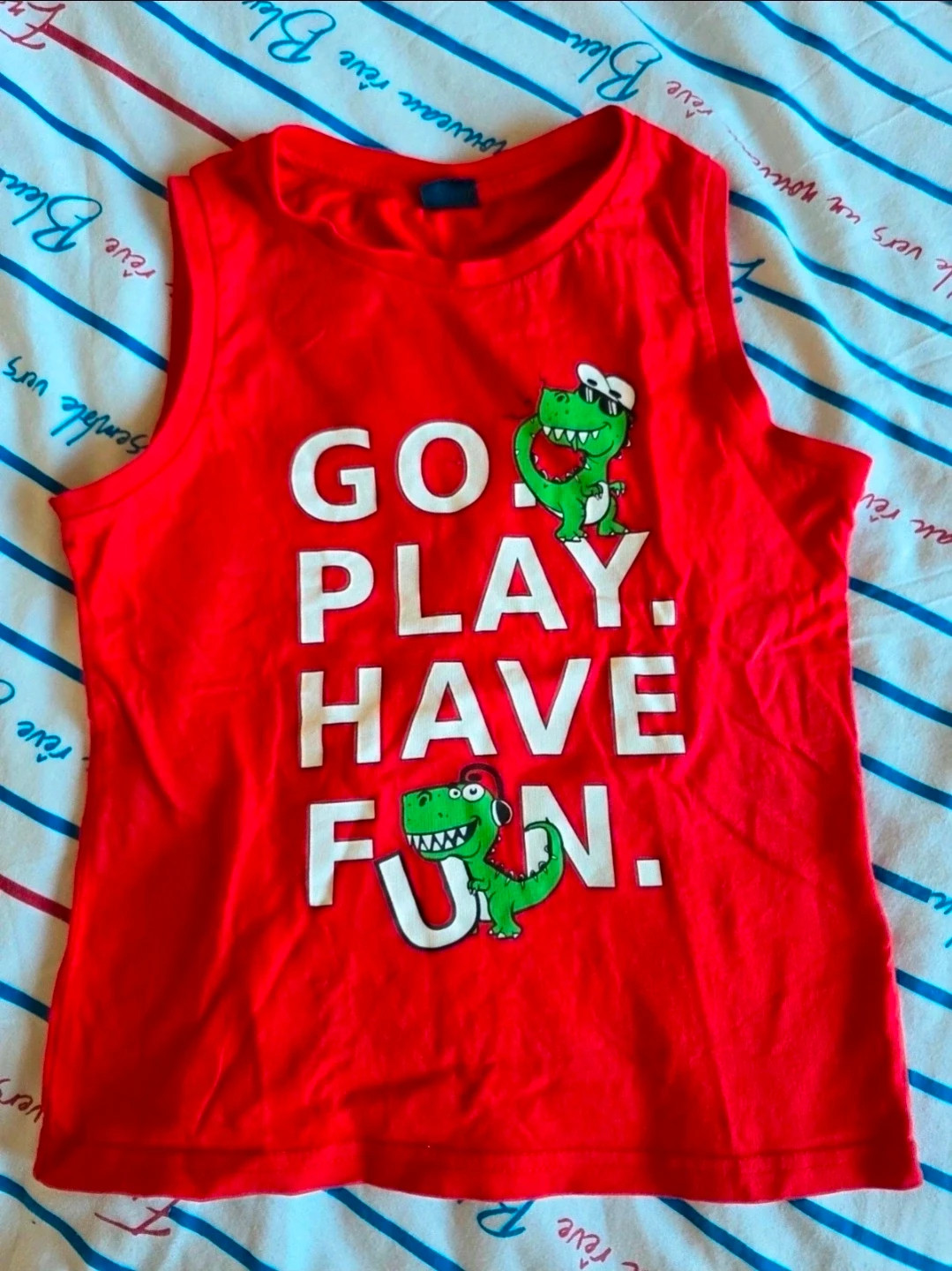 🦖Débardeur rouge “Go Play Have Fun” – LC Waikiki – taille 5 ans / 110 cm 2