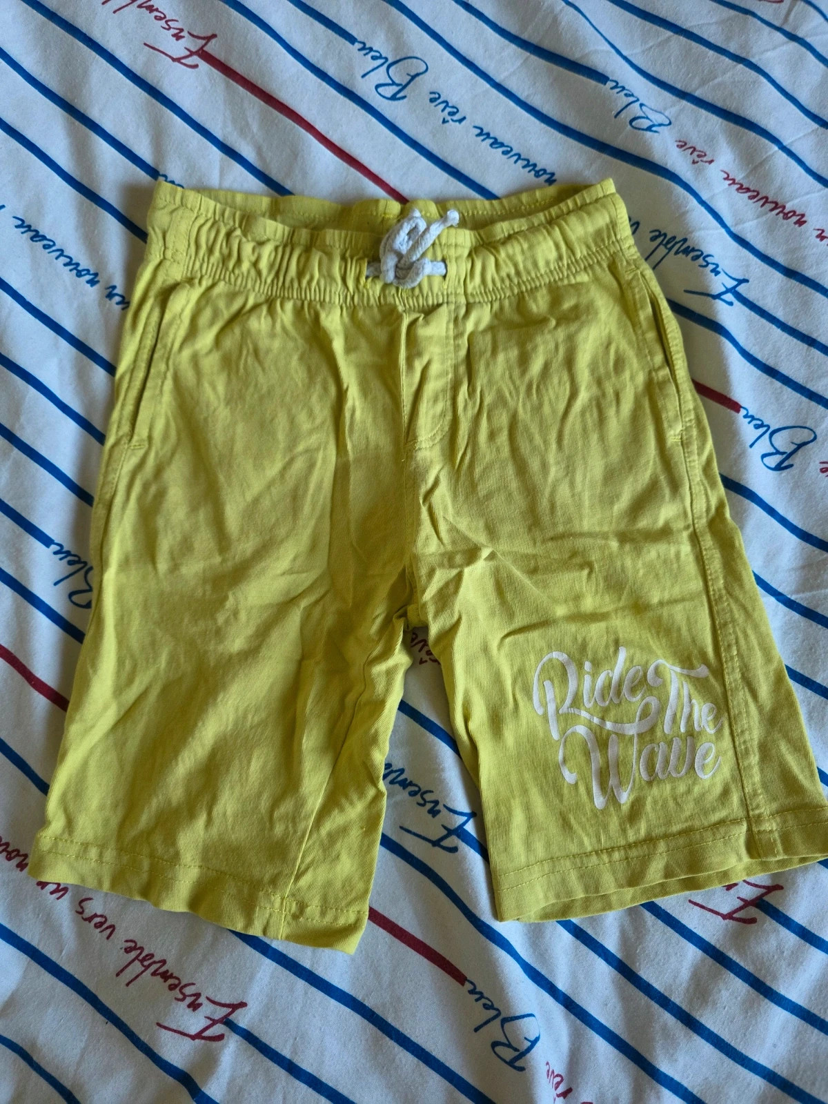 Short jaune “Ride the Wave” – Palomino – taille 5 ans / 110 cm