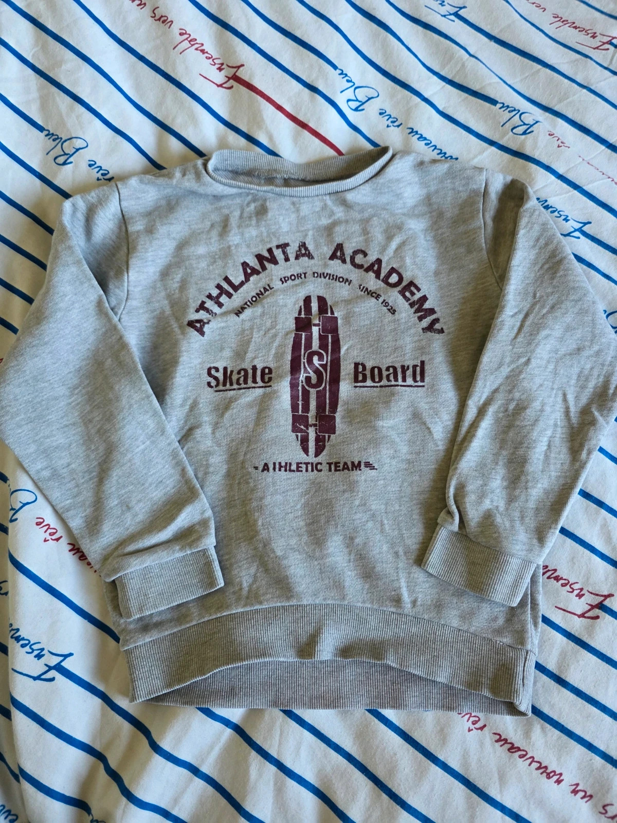 Sweat gris “Athlanta Academy” Kiabi – Kiabi – taille 6 ans / 116 cm 2