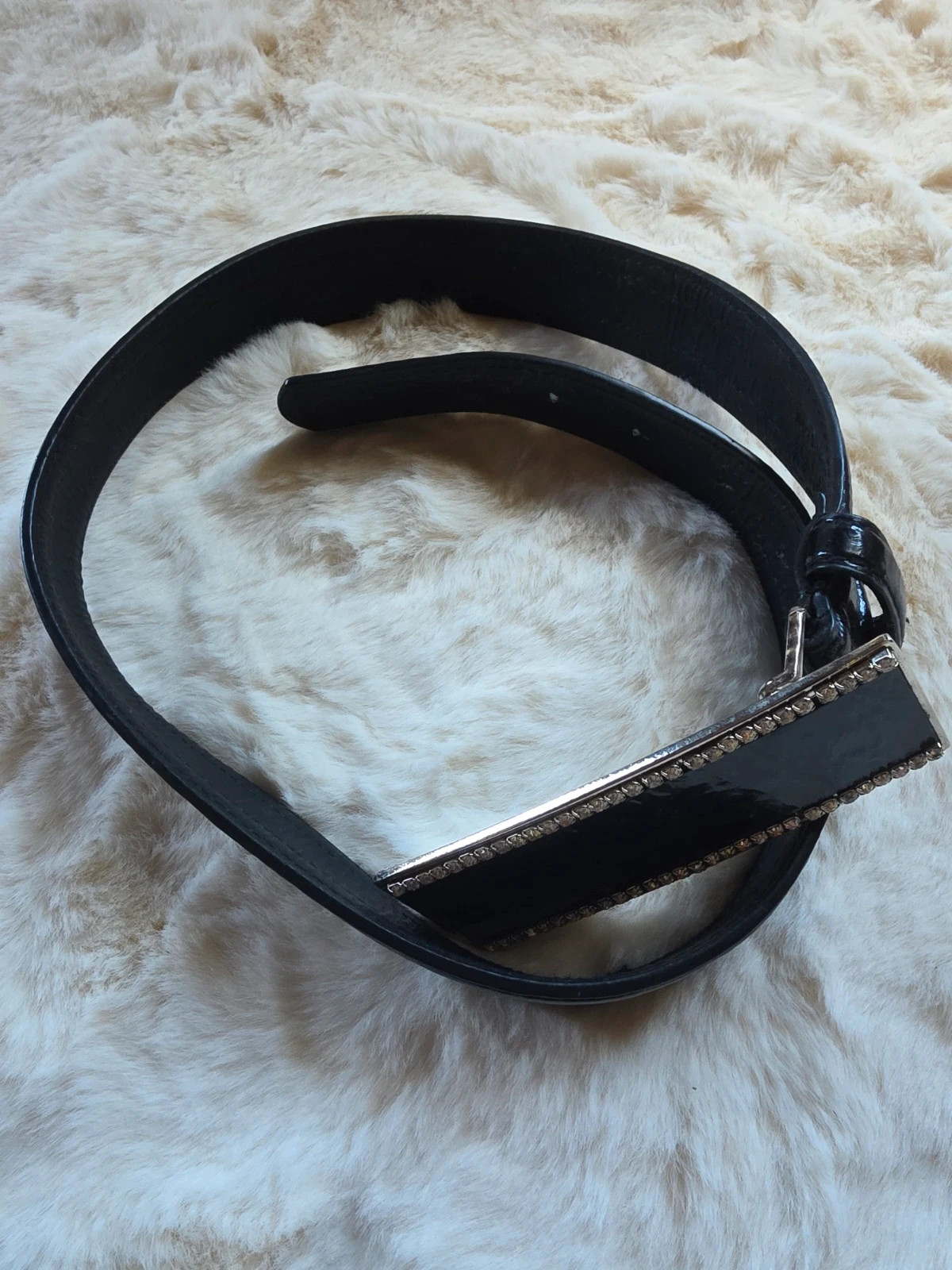Ceinture noire vernie avec strass – taille 105 cm 2