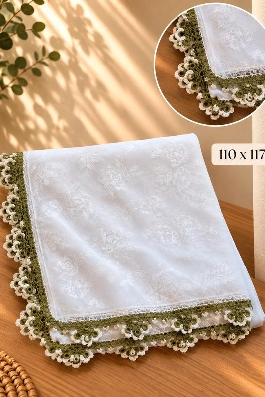 Grand foulard blanc à motifs fleuris avec bordure dentelle