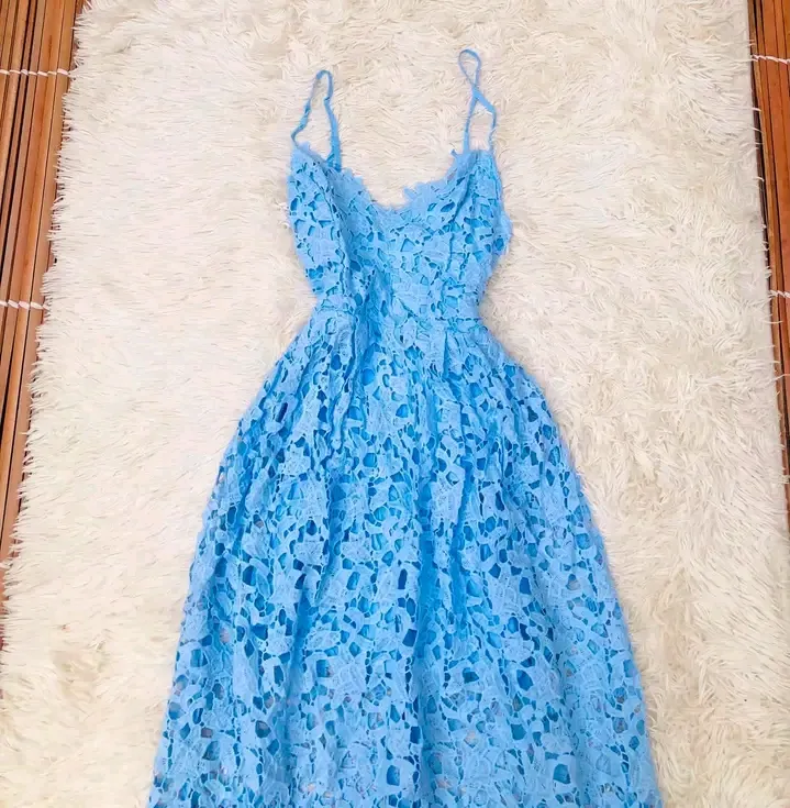 Robe en dentelle bleue ciel 3