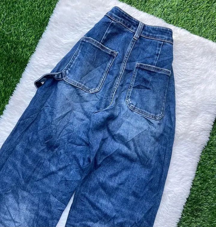 Jean bleu taille haute poches plaquées