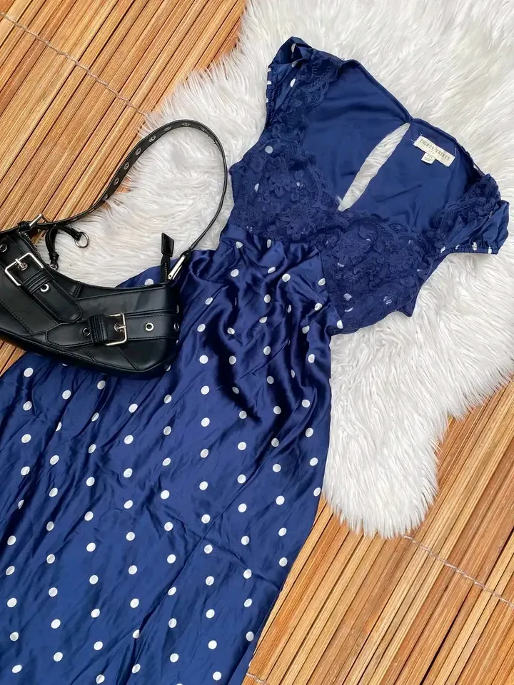 Robe à pois bleu marine et blanc 2