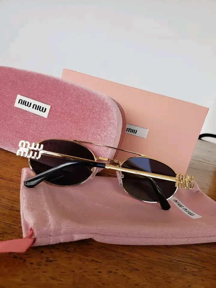 Lunettes de soleil Miu Miu ovales dorées