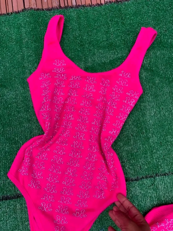 Maillot de bain une pièce rose fluo motifs 4