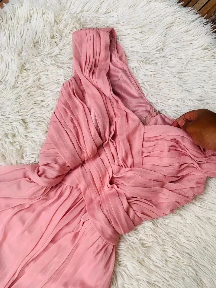 Robe longue rose drapée