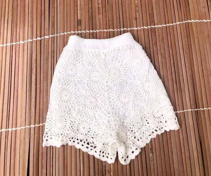 Short en dentelle crochet blanc 2