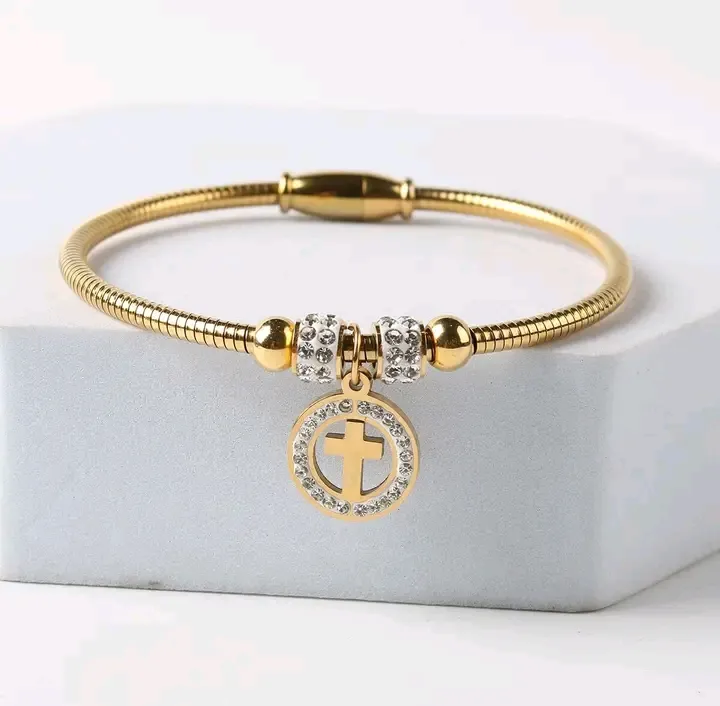 Bracelet chaîne dorée charm cœur 2
