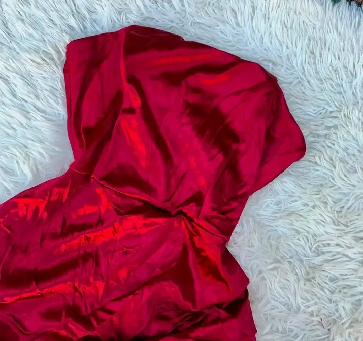 Robe rouge bustier drapée courte 3