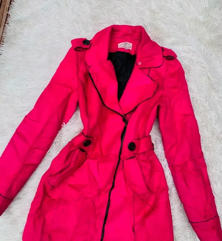 Trench coat rose vif ceinturé 3