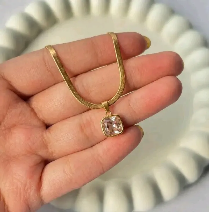 Collier pendentif doré cristal 2