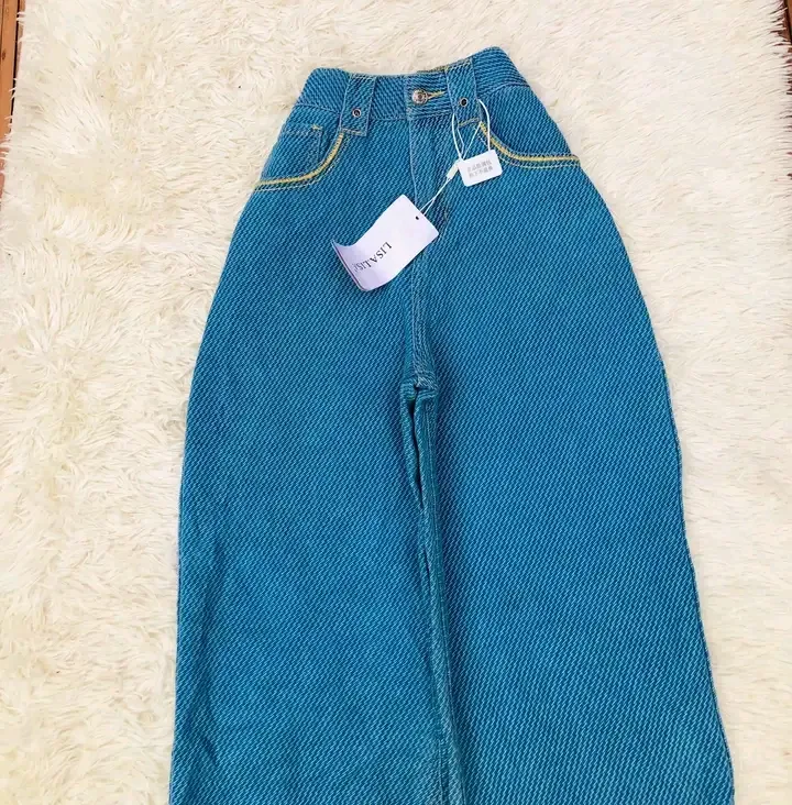 Jean bleu clair taille haute large