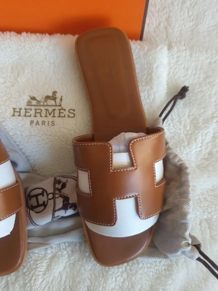Hermès Oran sandales cuir camel blanc