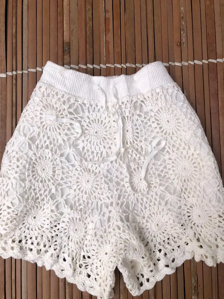 Short en dentelle crochet blanc