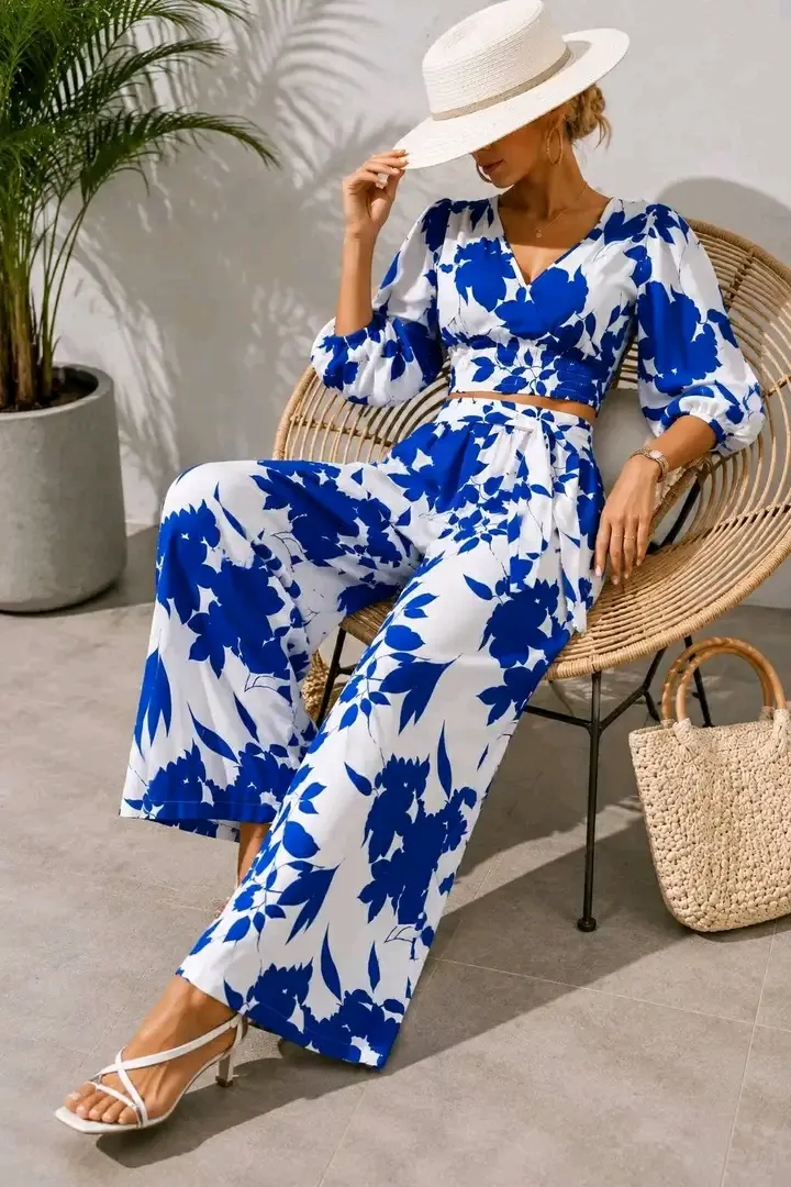 Ensemble crop top pantalon bleu floral 3