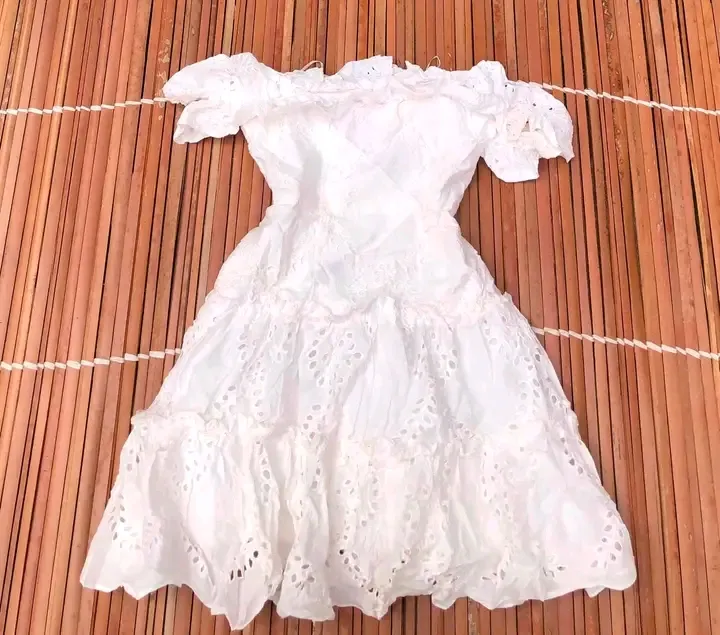 Robe blanche dentelle volants mariage 3