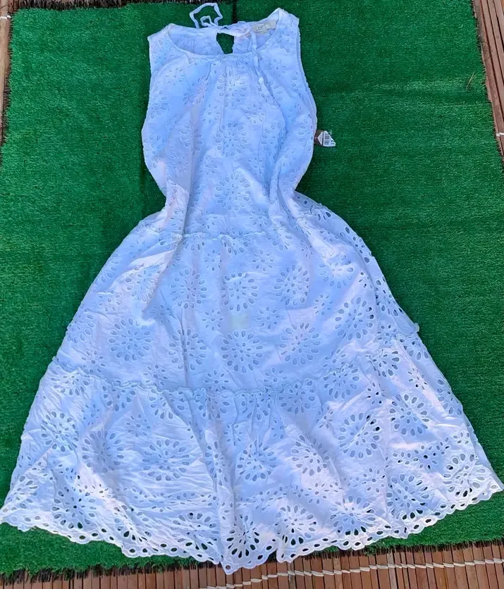 Robe dentelle blanche ajourée
