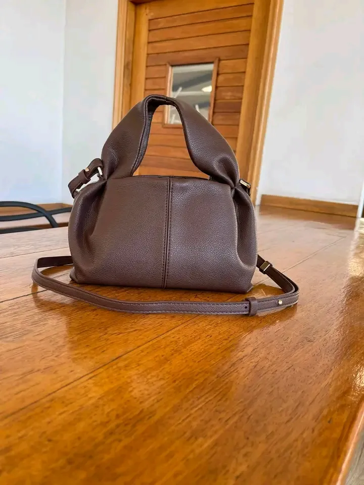 Sac à main cuir taupe avec bandoulière