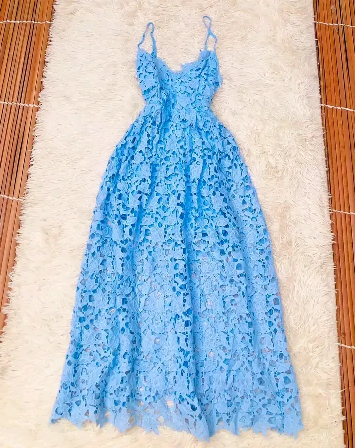 Robe en dentelle bleue ciel 4
